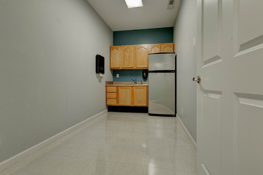 More Photos Of 270 Evans Ave, Mount Sterling Medical For Lease
