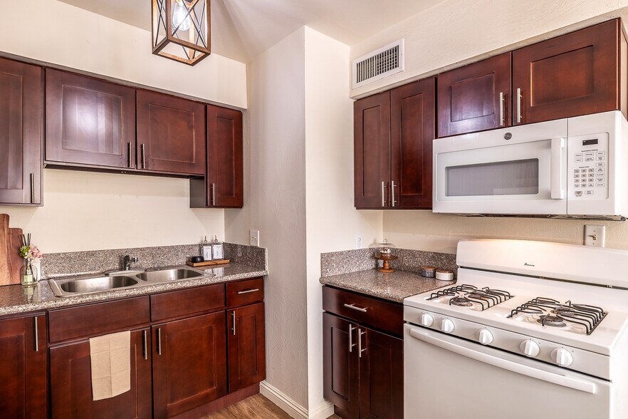 More Photos Of 93 Kings Way, Sierra Vista Apartments For Sale