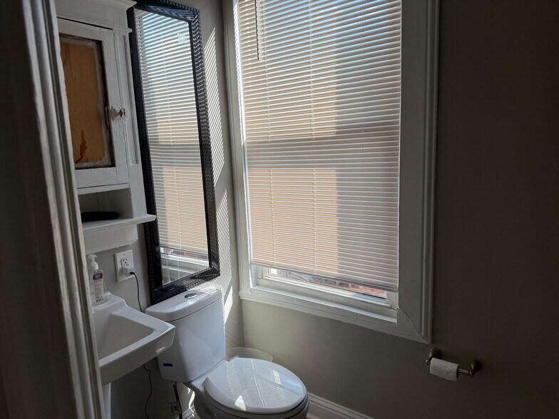 More Photos Of 4500 Virginia Ave, Saint Louis Storefront Retail Residential For Sale