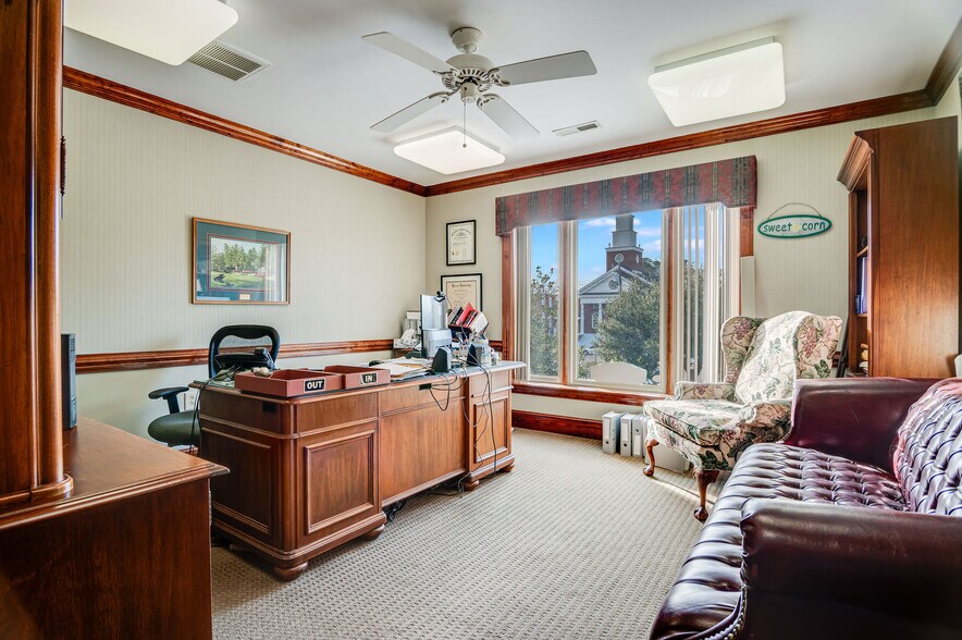 More Photos Of 112 Old Bridge St, Jacksonville Office For Sale