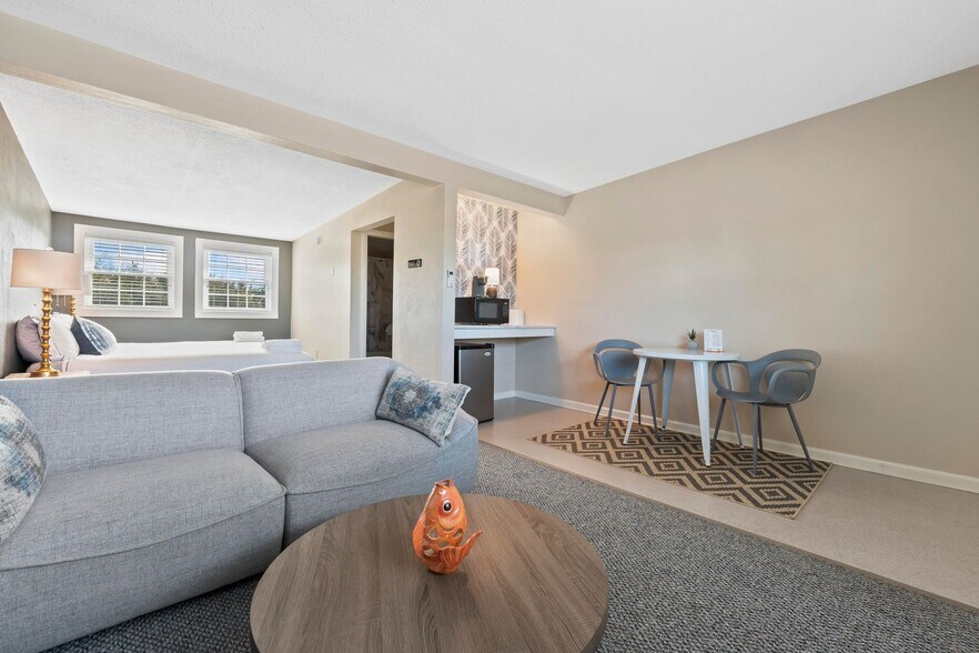 More Photos Of 2041 Harpswell Islands Rd, Bailey Island Hotel For Sale