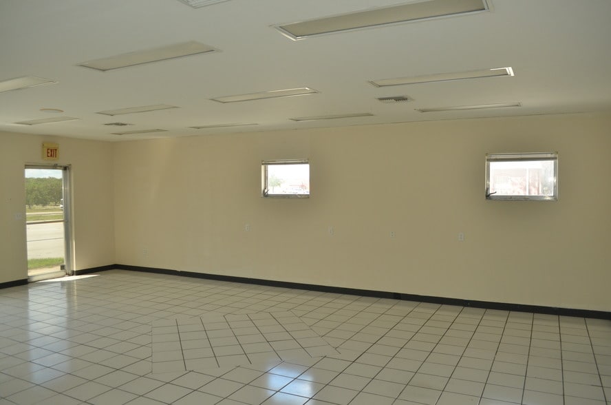 More Photos Of 746-750 Us Highway 27 N, Avon Park Storefront Retail Office For Sale