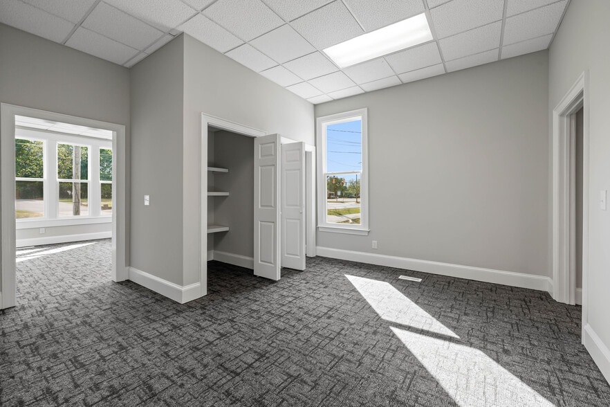 More Photos Of 504 W Broad St, Dunn Office For Sale