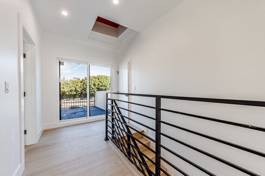 More Photos Of 5209 W 20th St, Los Angeles Multifamily For Sale