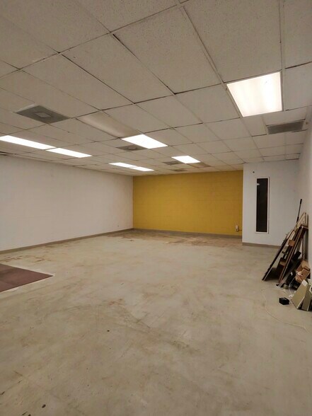 More Photos Of 11479 San Fernando Rd, San Fernando Storefront Retail Office For Lease