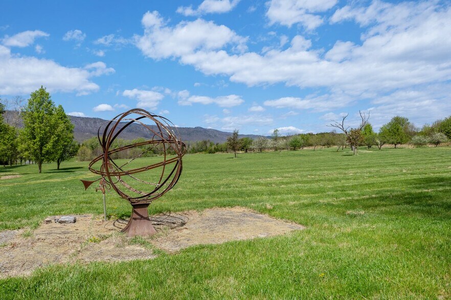 More Photos Of 315 Ganders Dr, Luray Hospitality For Sale