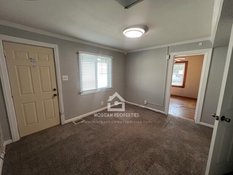 More Photos Of 917 E 8th St, Anderson Office For Lease