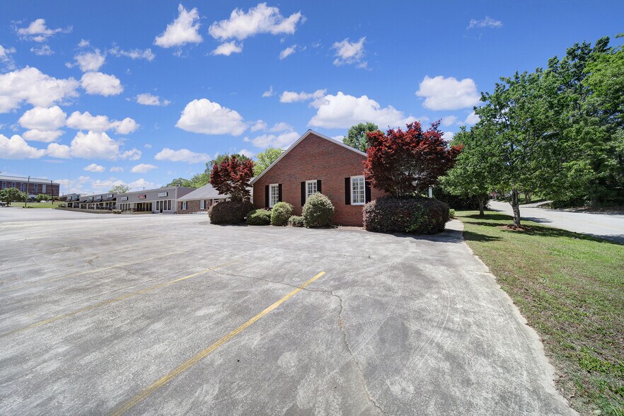 More Photos Of 312 N Main St, Lancaster Office For Lease