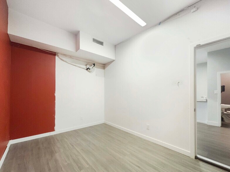 More Photos Of 59 Dalhousie St, Brantford Storefront For Lease