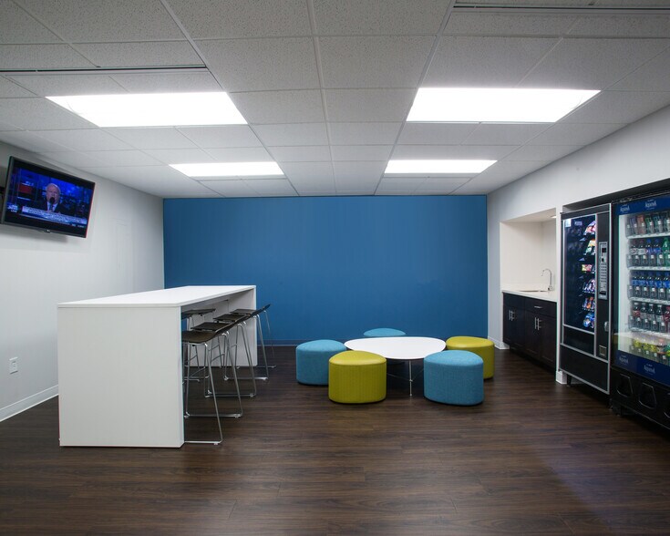 More Photos Of 6133 Rockside Rd, Independence Office For Sale