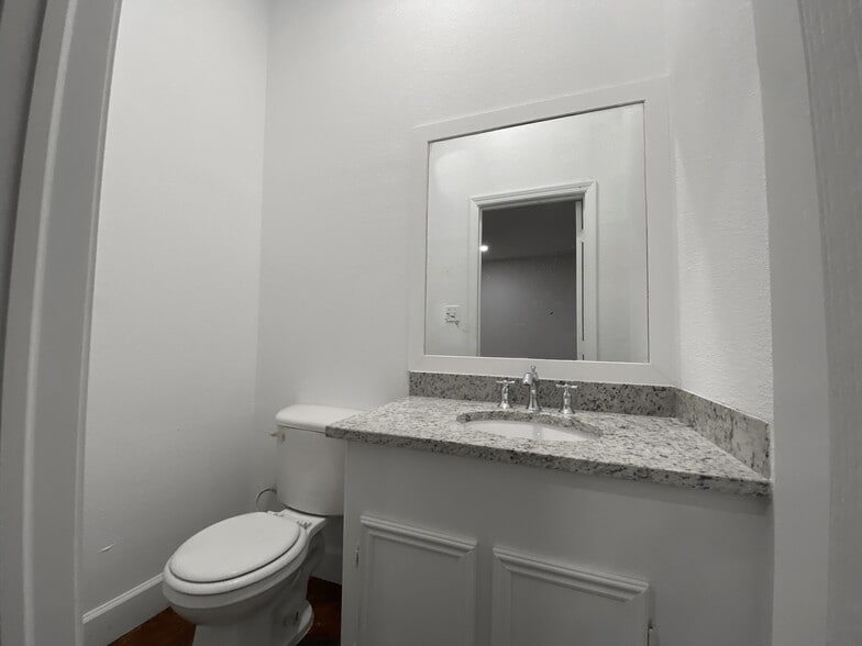 More Photos Of 619 Jackson Ave, Pasadena Storefront Retail Office For Sale