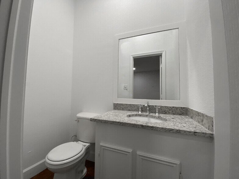 More Photos Of 619 Jackson Ave, Pasadena Storefront Retail Office For Sale