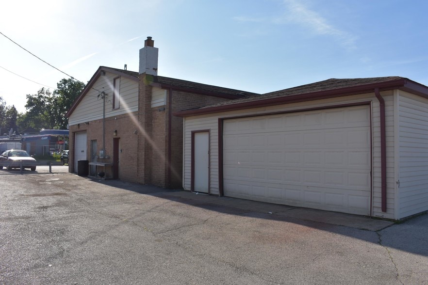More Photos Of 747 E 142nd St, Dolton Flex For Sale