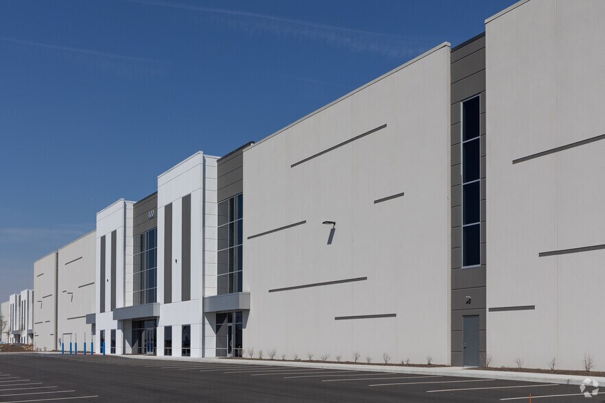 More Photos Of 400 Salt Meadow Rd, Carteret Warehouse For Lease