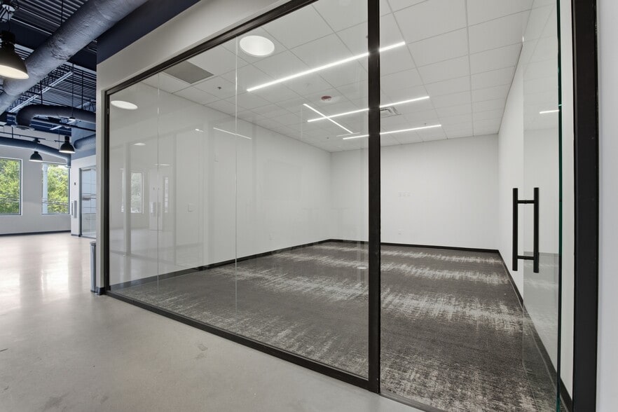 More Photos Of 6100 Robertson Ave, Nashville Storefront For Lease