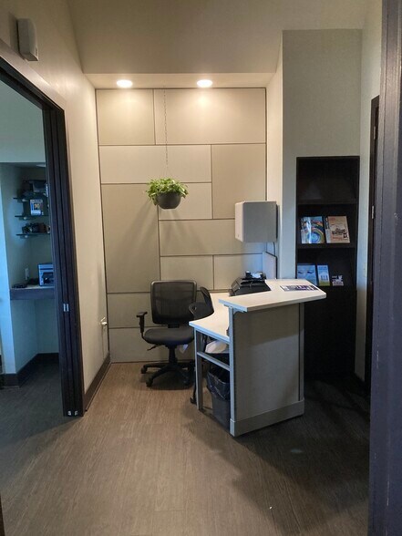 More Photos Of 1531 E Bradford Pky, Springfield Medical For Lease