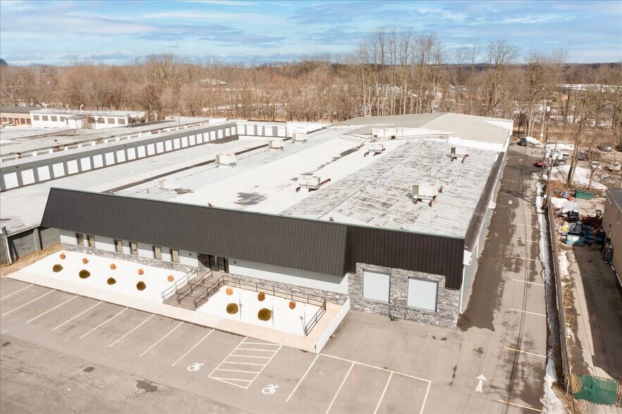 More Photos Of 465 W Commercial St, East Rochester Warehouse For Lease