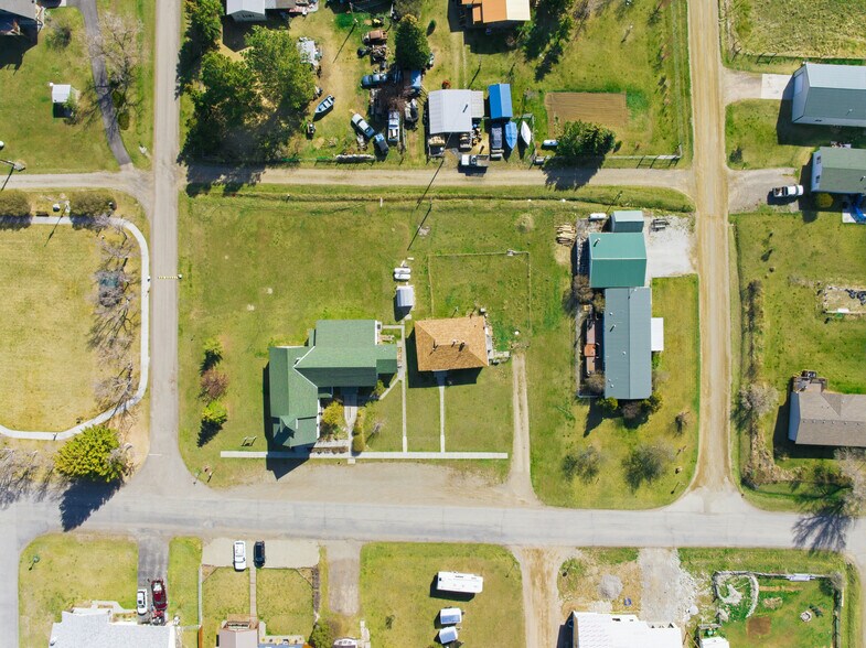 More Photos Of 210 Miles Ave, Clyde Park Specialty For Sale