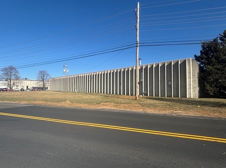 Primary Photo Of 259 Brooke Rd, Winchester Warehouse For Sale