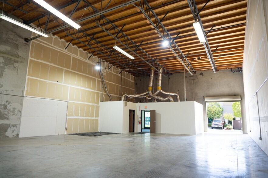 More Photos Of 42095 Zevo Dr, Temecula Warehouse For Sale