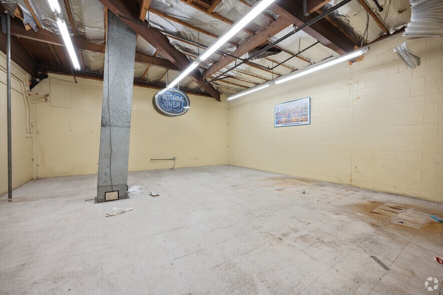 More Photos Of 5270 W Sunset Blvd, Los Angeles Freestanding For Lease