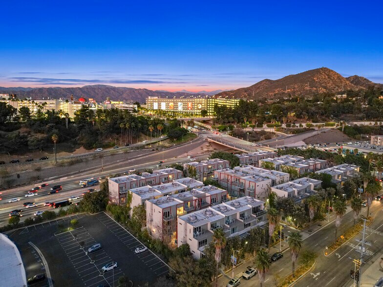 More Photos Of 3450 Cahuenga Blvd W, Los Angeles Office Residential For Lease