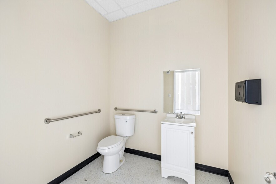 More Photos Of 12338 Spring Cypress Rd, Tomball Unknown For Lease