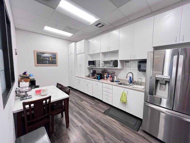 More Photos Of 1935 Chicago Ave, Riverside Office For Sale