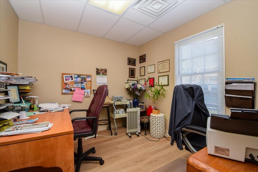 More Photos Of 1932-1940 Braeburn Dr, Salem Medical For Lease