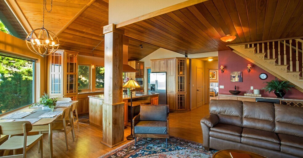 More Photos Of 205 Wave Dr, Shelter Cove Hotel For Sale