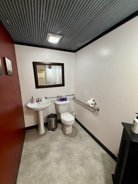 More Photos Of 219 Main St, Chadron Storefront For Sale
