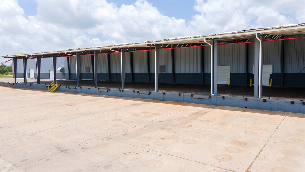 More Photos Of 6700 Paredes Line Rd, Brownsville Warehouse For Lease