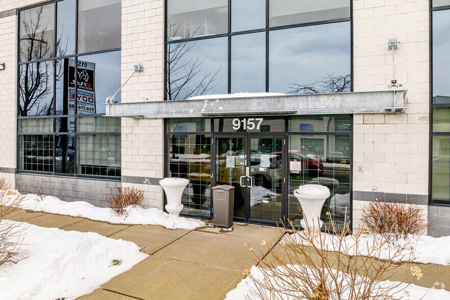 More Photos Of 9157 Rue du Champs-d'Eau, Montréal Showroom For Sale
