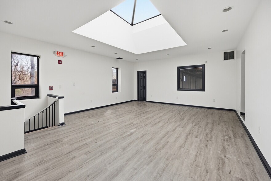 More Photos Of 173 Amboy Rd, Morganville Land For Lease