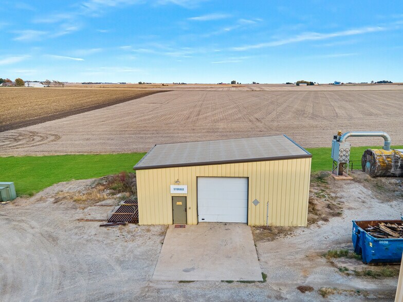 More Photos Of 5704 E 1700 North Rd, Danvers Industrial For Lease