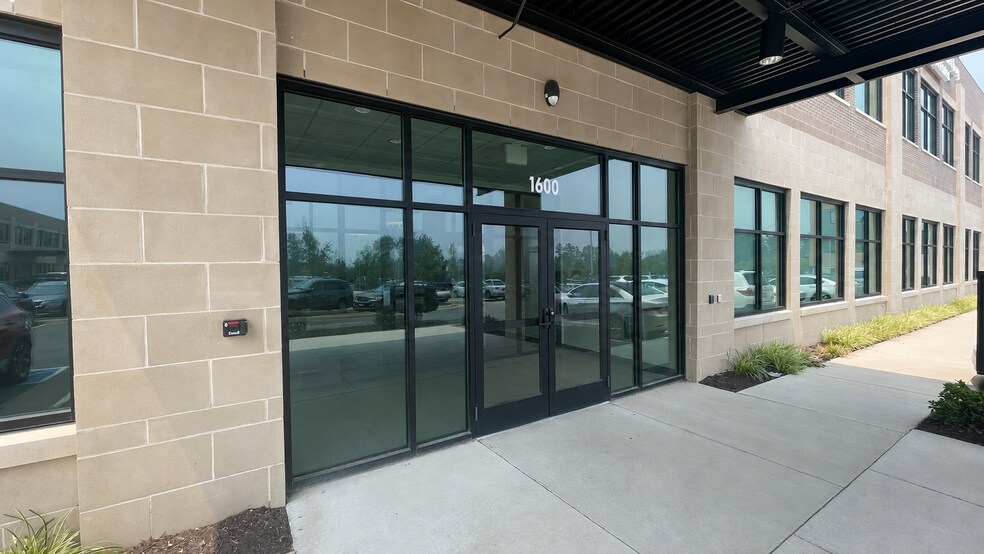 More Photos Of 1600 Wilkes Ridge Dr, Henrico Medical For Lease