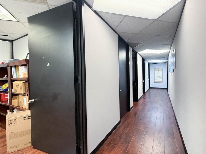 More Photos Of 6100 Corporate Dr, Houston Office For Sale