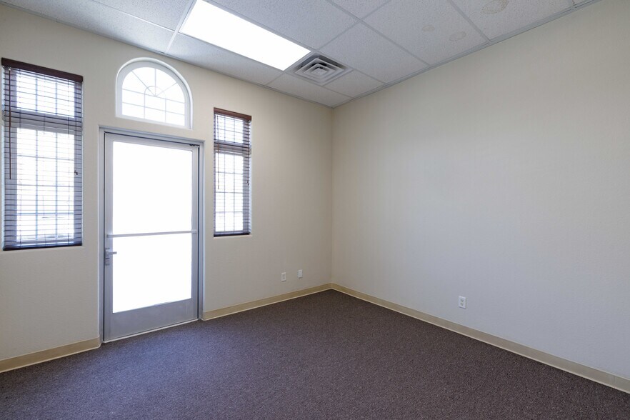More Photos Of 1565 Shaw Ave, Clovis Office For Lease