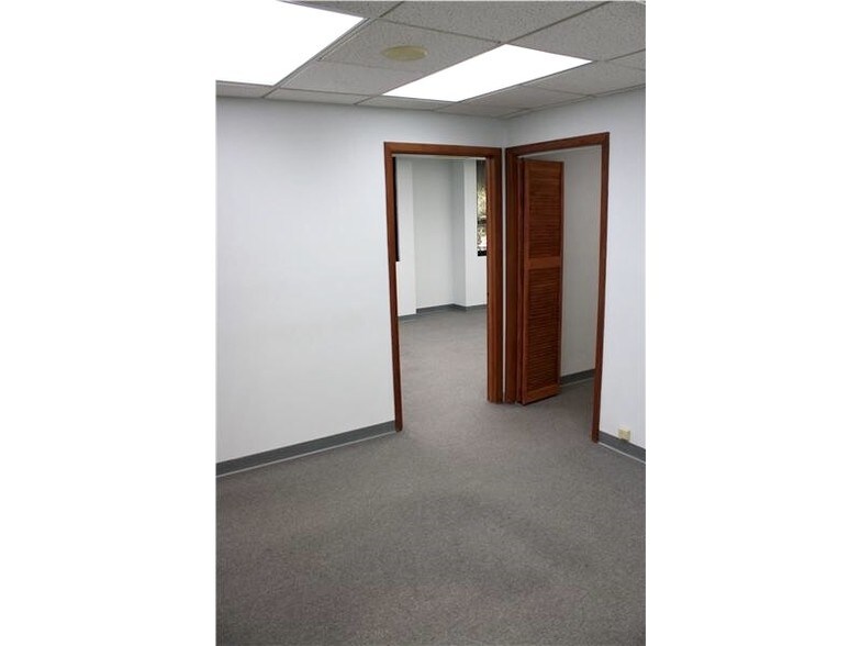 More Photos Of 1110 Brickell Ave, Miami Office For Lease