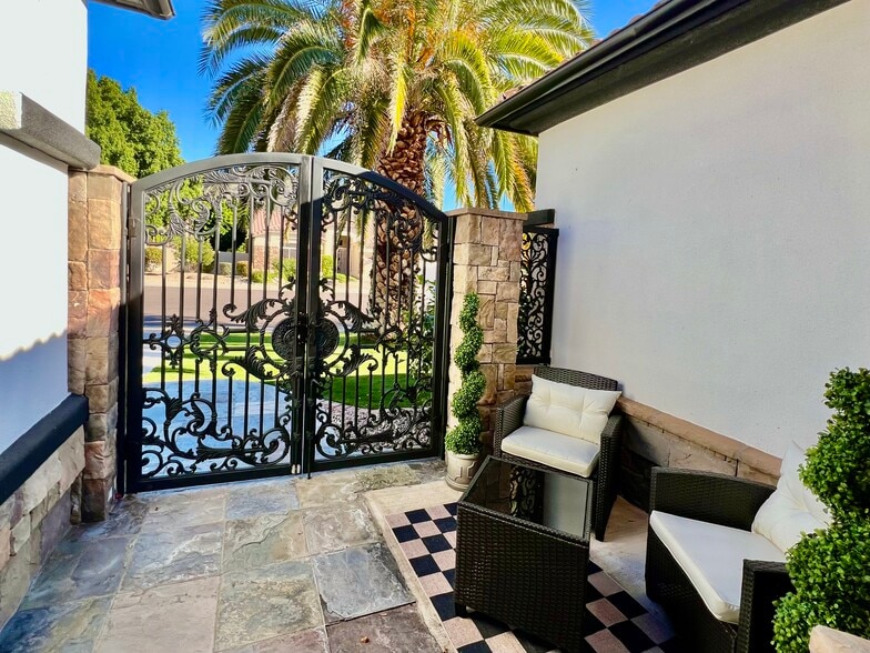 More Photos Of 21428 N 55th Ave, Glendale Assisted Living For Lease