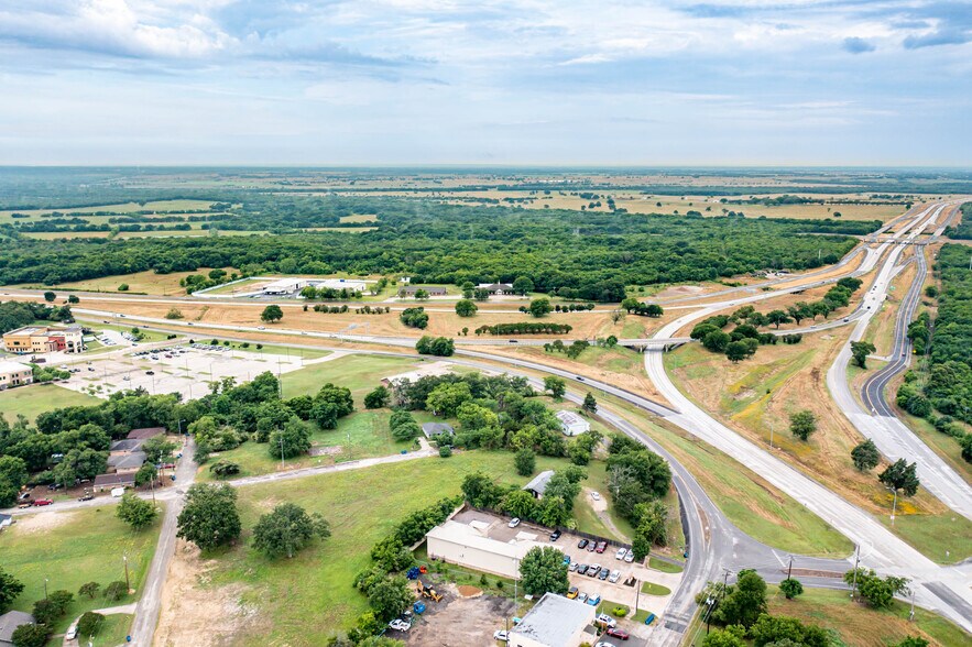 More Photos Of 1021 Grove st, Kaufman Warehouse For Sale