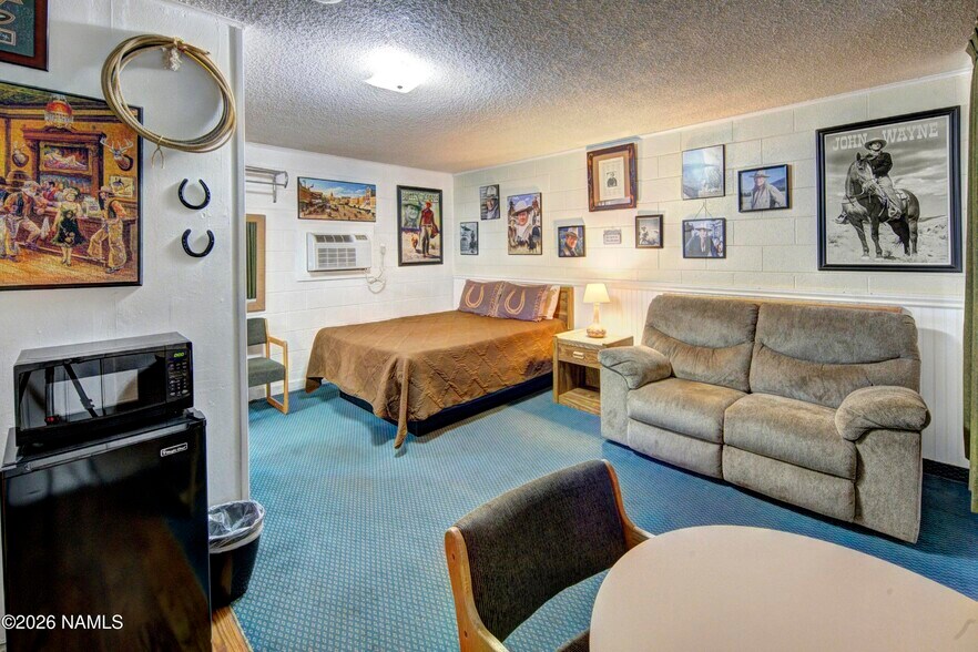 More Photos Of 2141 W 3rd St, Winslow Hotel For Sale