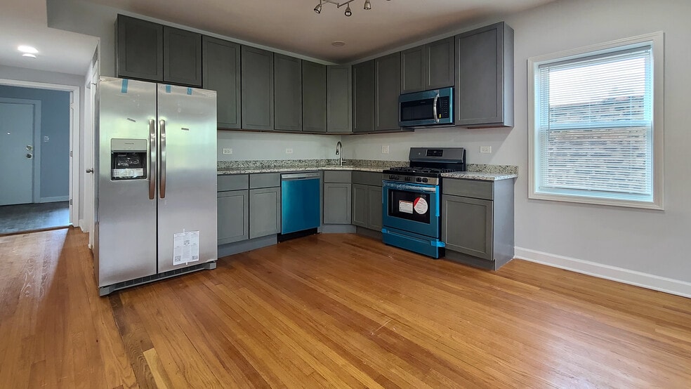More Photos Of 619 E Groveland Park, Chicago Apartments For Sale