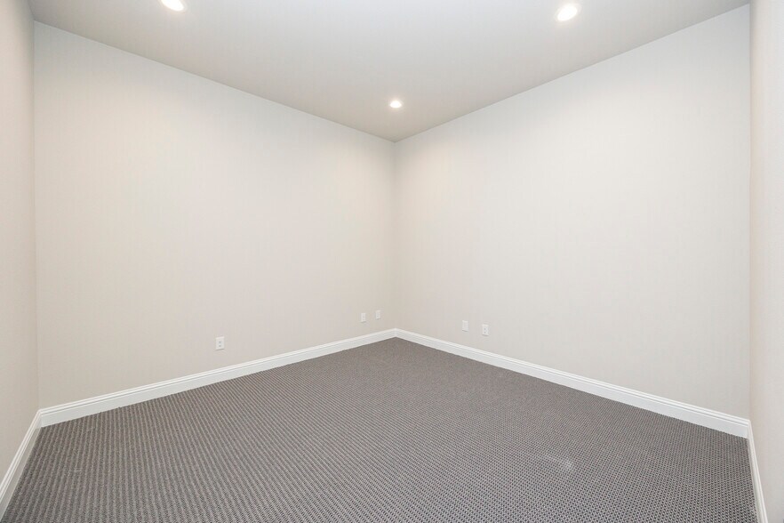 More Photos Of 6000 Alma Rd, McKinney Office For Lease