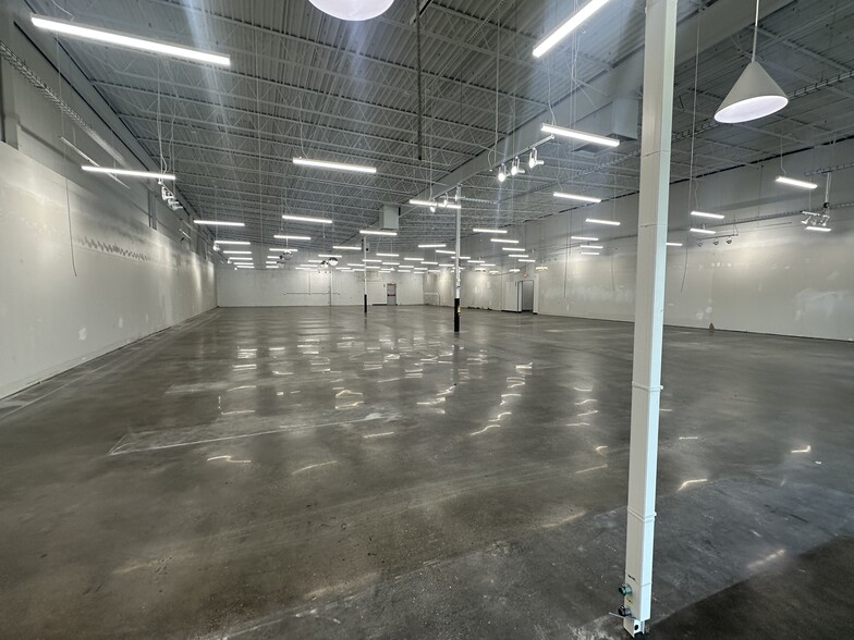 More Photos Of 2493-2549 S Ferdon Blvd, Crestview Unknown For Lease