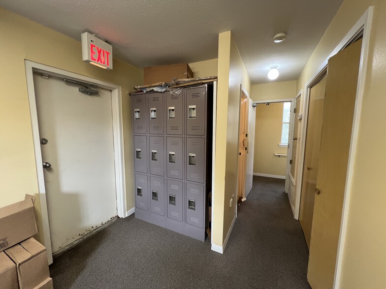 More Photos Of 901 New Warrington Rd, Pensacola Medical For Sale