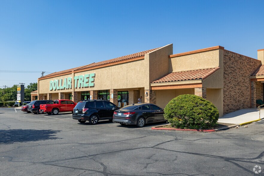 More Photos Of 1300-1401 Gateway Plz, Midwest City General Retail For Sale