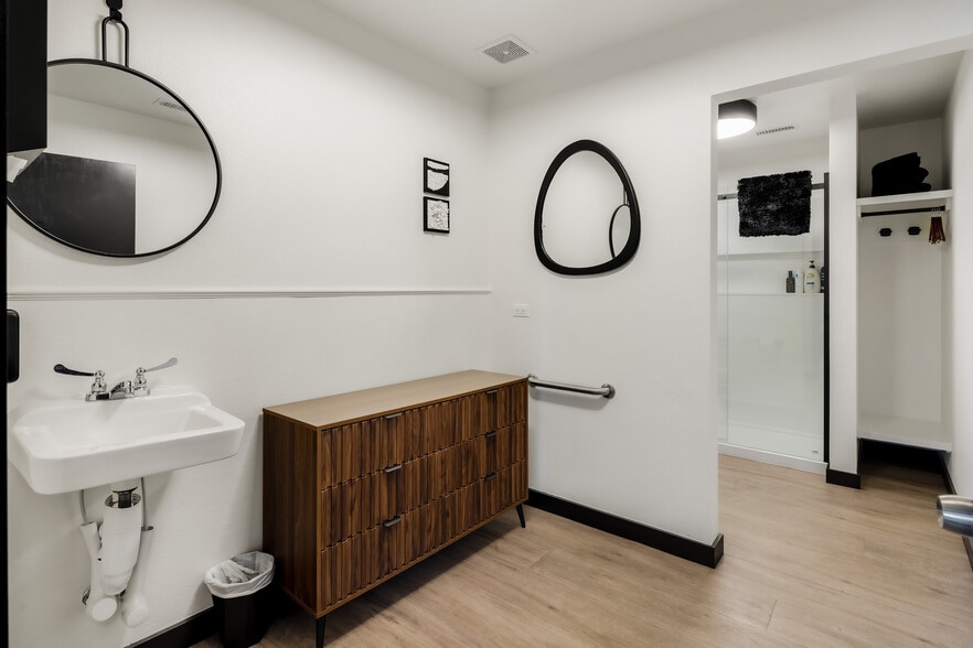 More Photos Of 2192 W College Ave, Englewood Warehouse For Sale