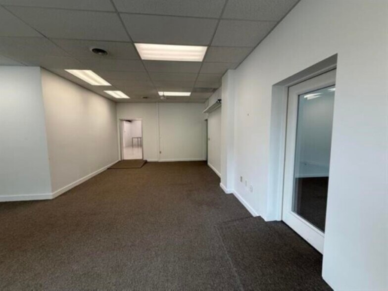 More Photos Of 2704-2710 N Saginaw St, Midland Freestanding For Sale