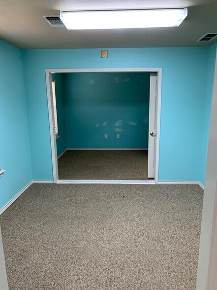 More Photos Of 1310 Weatherford Hwy, Granbury Light Distribution For Lease